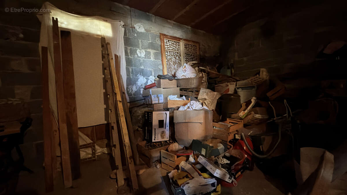 Propriété traditionnelle de 148 m2 sur parcelle arborée de 780 m2 avec dépendances - photo 10