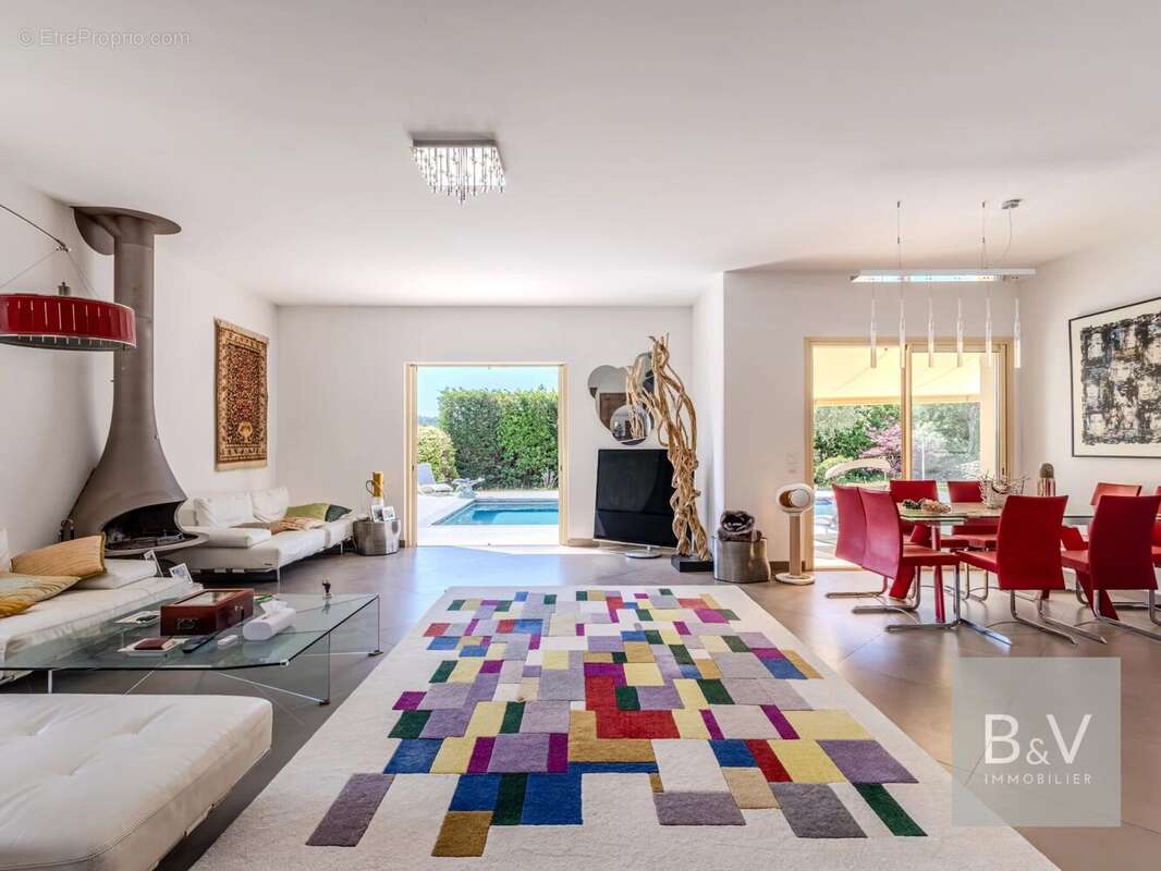 Maison à CHATEAUNEUF-GRASSE