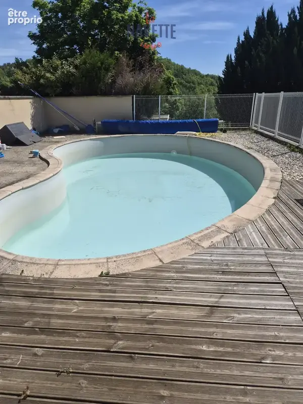 Ébreuil   grande maison familiale  6 chambres  4 100 m2  piscine  photovoltaïque + batterie  dpe c - photo 2