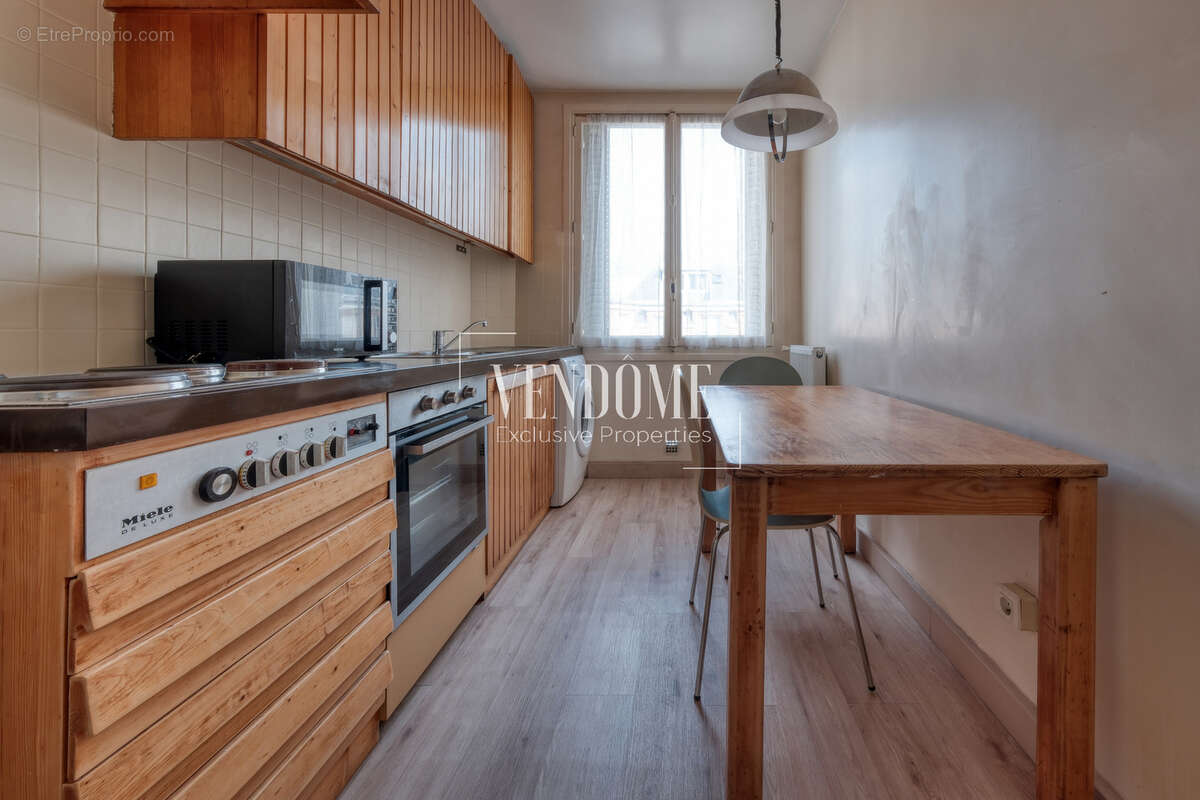 Appartement à PARIS-17E