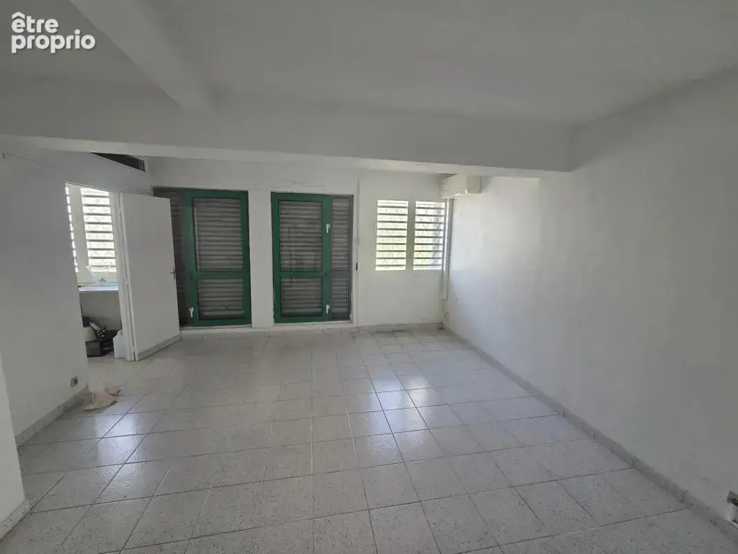 Bureau 2 pièces à Pointe-à-Pitre, 41,66 m² à 55 000 € - photo 2