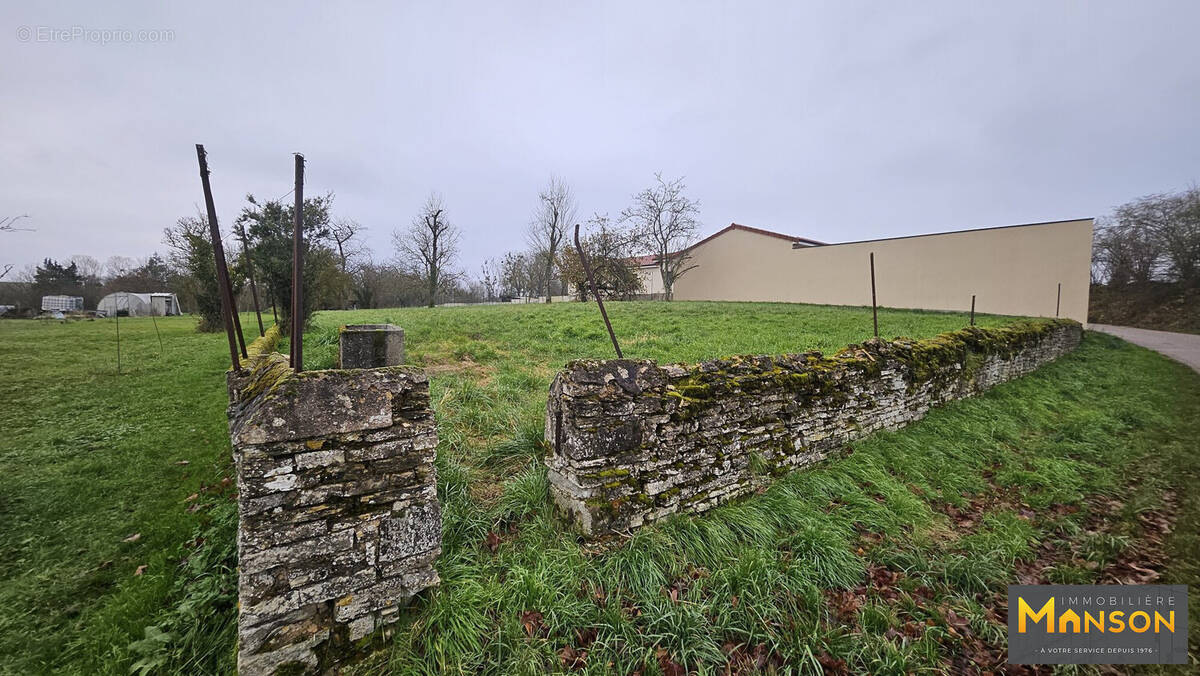 Terrain à EINVILLE-AU-JARD