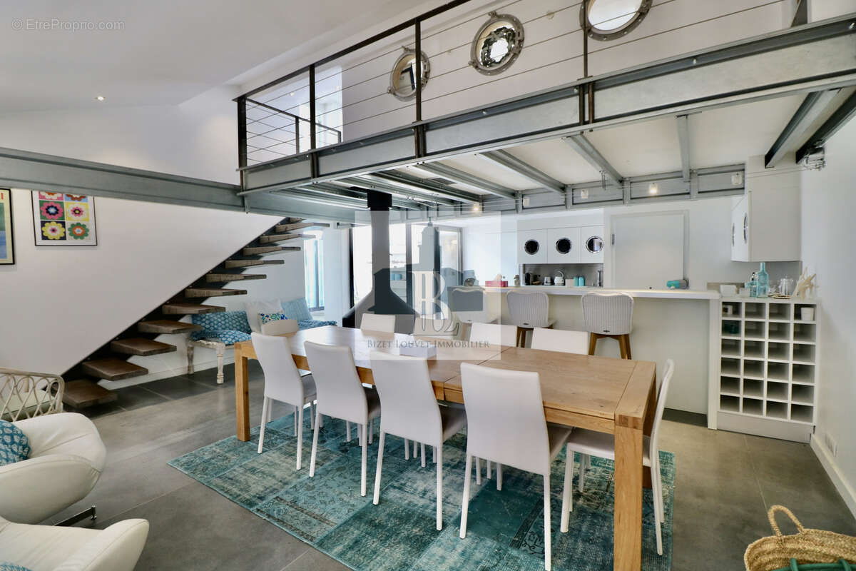Rare dans le village de Saint-Tropez, appartement avec terrasse et 4 chambres - photo 2