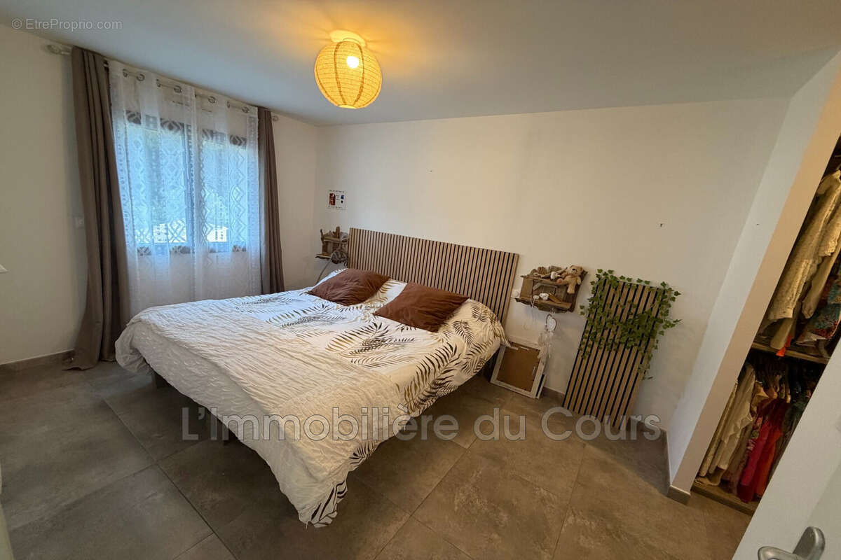 Maison à SAINT-MITRE-LES-REMPARTS