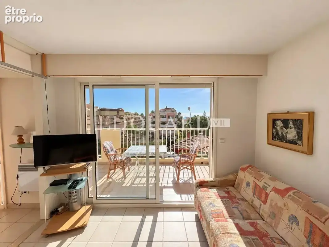 En exclusivité deux pièces en dernier étage avec spacieuse terrasse, cave et parking, à quelques pas des plages - photo 10