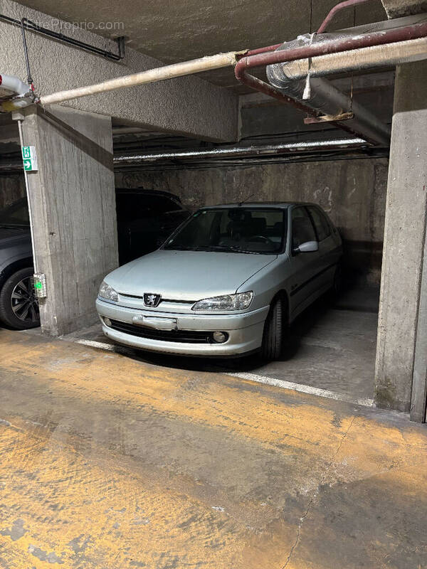Parking à PARIS-10E