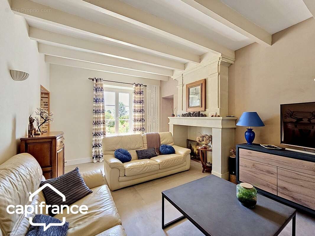 Maison en pierre de caractère 195 m² – 3 chambres – mezzanine – terrain 1 606 m² – Saint-Martin-de-Sanzay proche Saumur, Montreu - photo 4