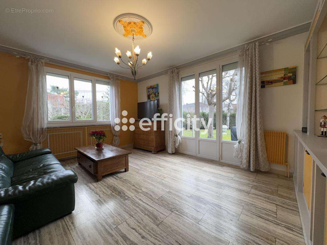 Maison à CHAMPS-SUR-MARNE