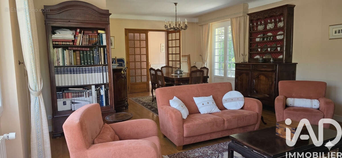 Maison 216 m² à Laval-De-Cere  - photo 7