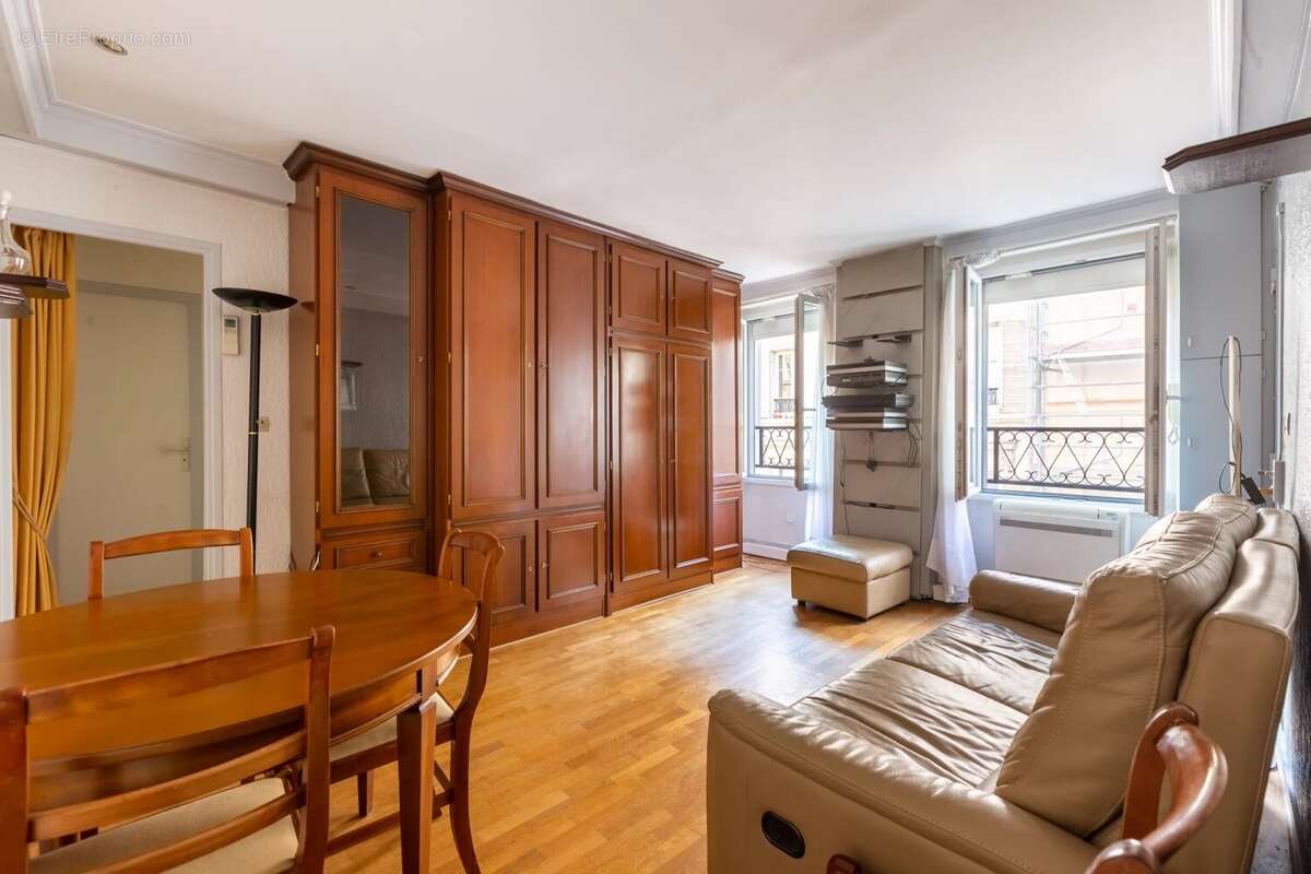 Appartement à PARIS-17E