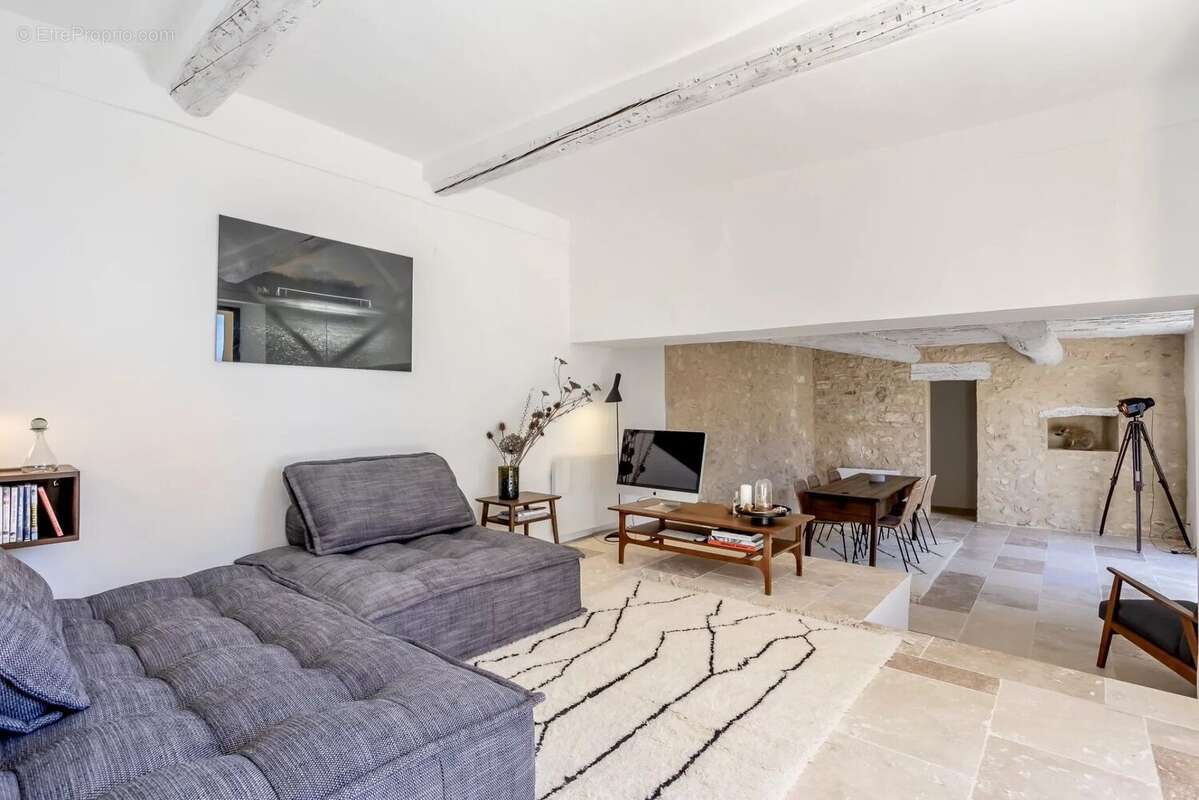 Maison à SAINT-SATURNIN-LES-APT