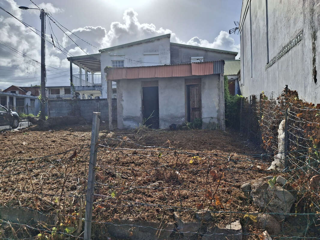 Terrain à CAPESTERRE-BELLE-EAU