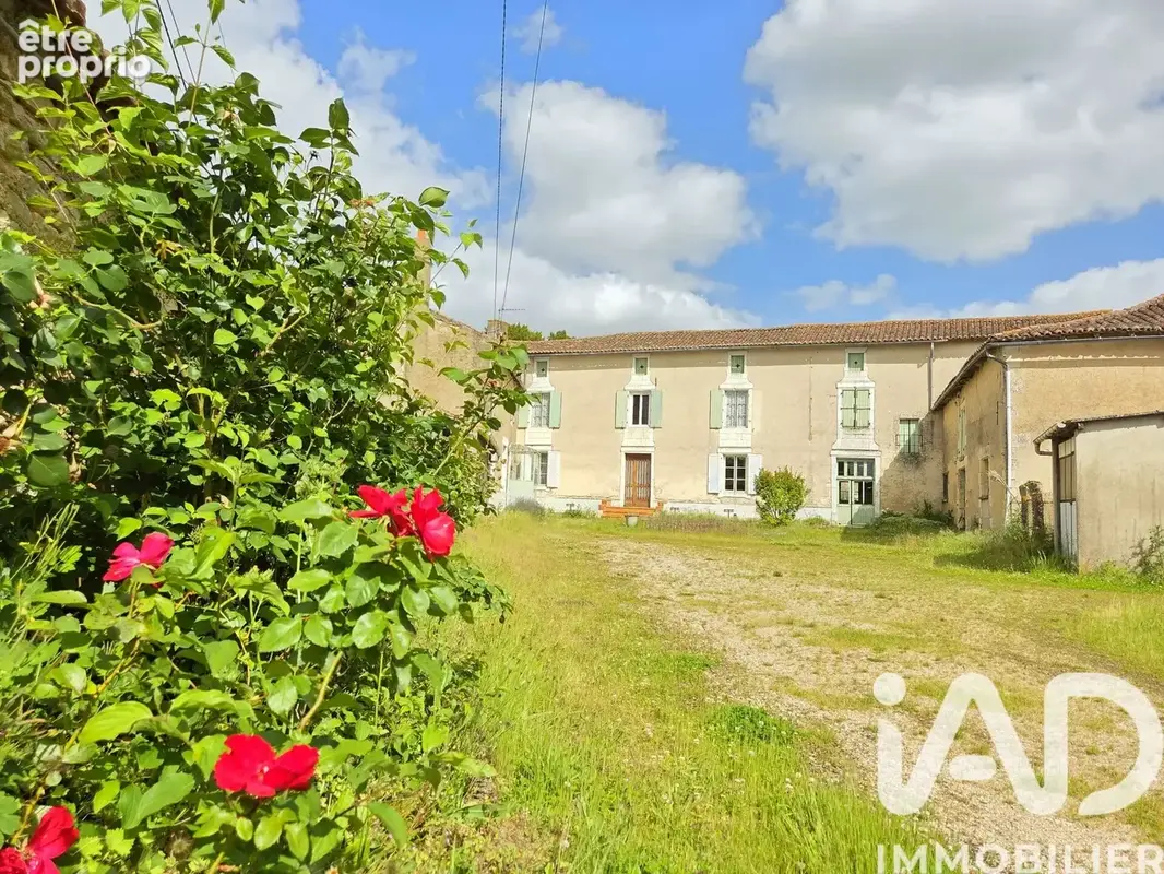 Photo 1 - Maison à NEUVILLE-DE-POITOU