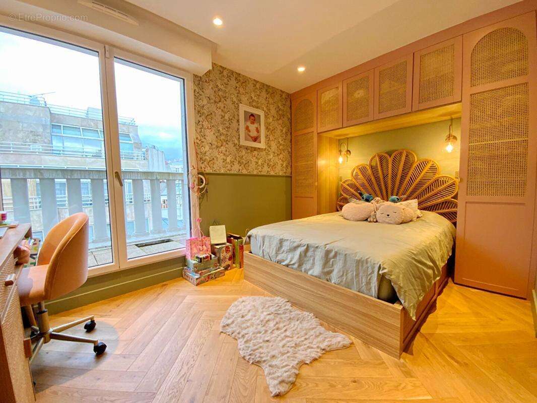 Appartement à LEVALLOIS-PERRET