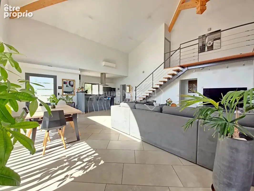 Maison contemporaine de 199 m² sur une parcelle de 800m². - photo 6