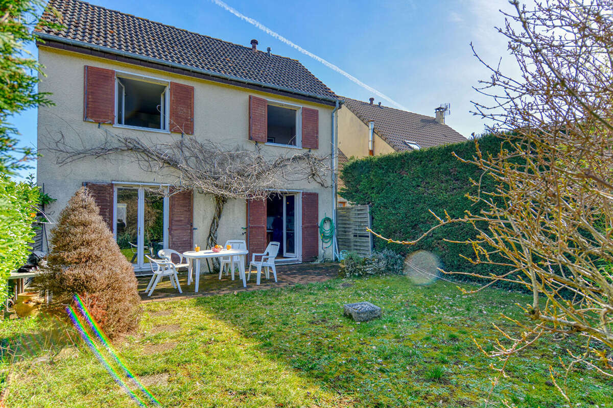 Maison à LE MEE-SUR-SEINE