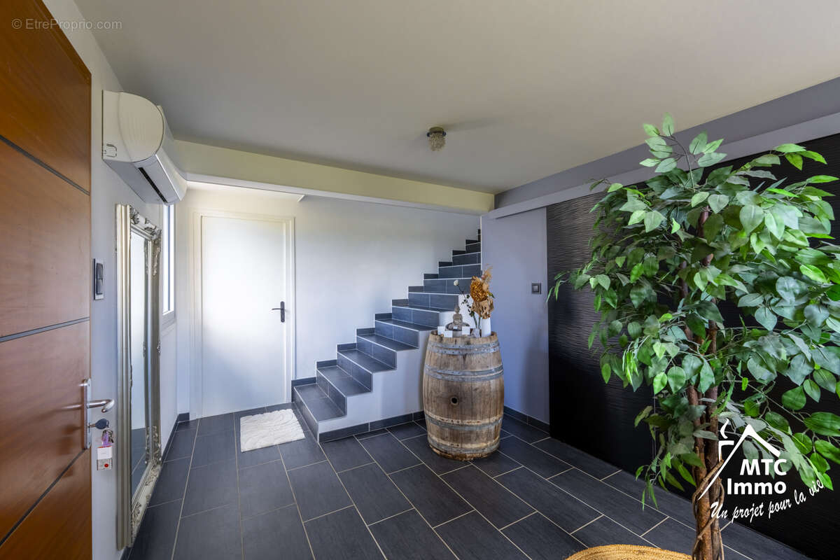 Maison 210 m2 / garage / terrain - photo 5