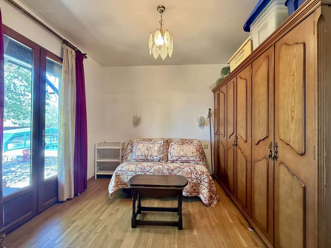 Maison de plain-pied rénovée avec 4 chambres, piscine et garage - photo 19