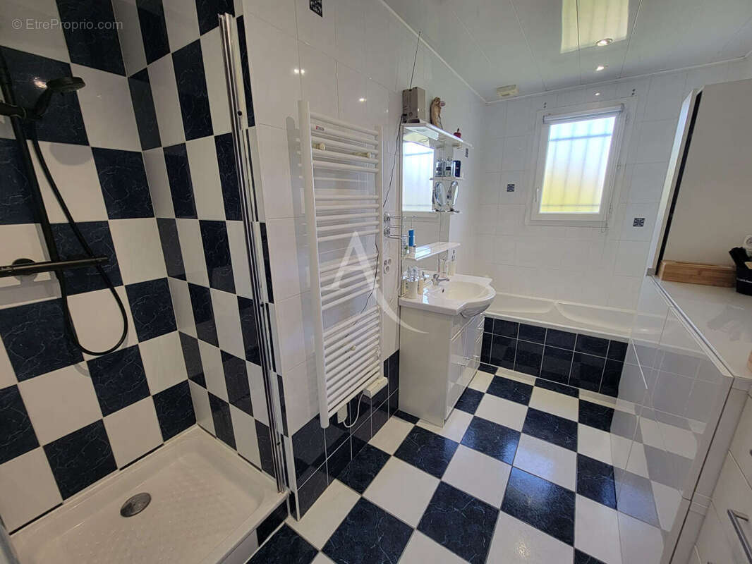 Maison à SAINT-ETIENNE-DU-BOIS