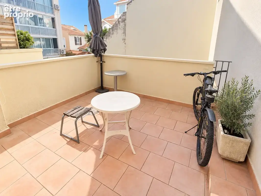 Toulon   le mourillon  t2 avec terrasse   plages à pied - photo 2