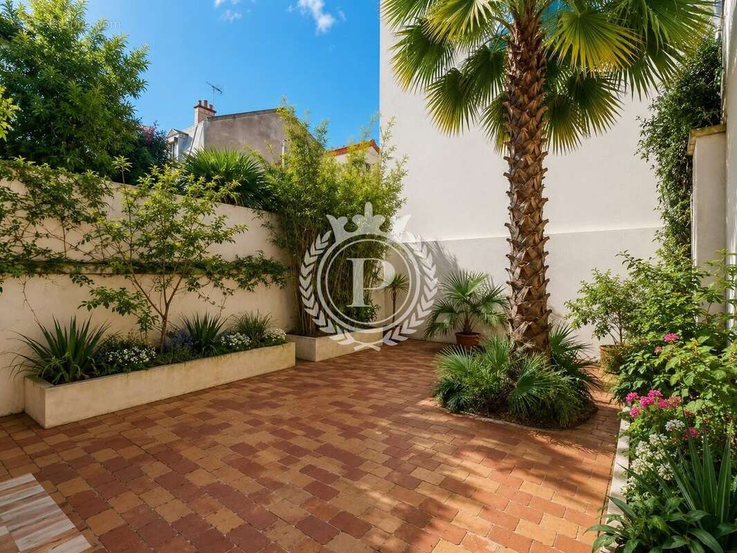 Maison 200 m² à Bagnolet  - photo 2