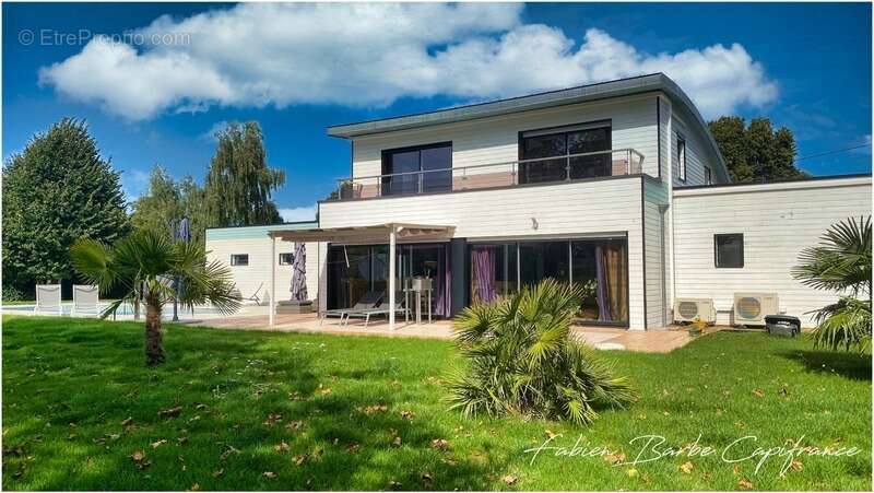 Maison à NEANT-SUR-YVEL