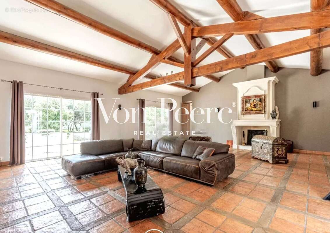 Proche Avignon - Villa provençale sur un terrain paysagé d’1 hectare, - photo 5