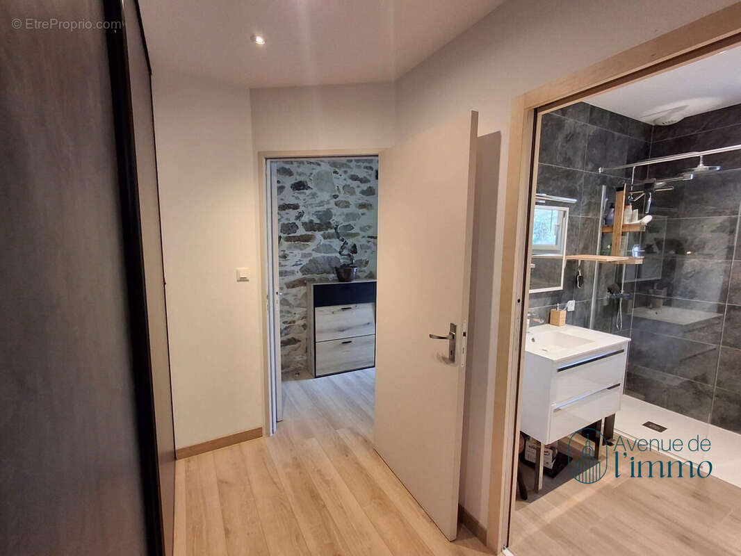 Maison à GREZ-NEUVILLE