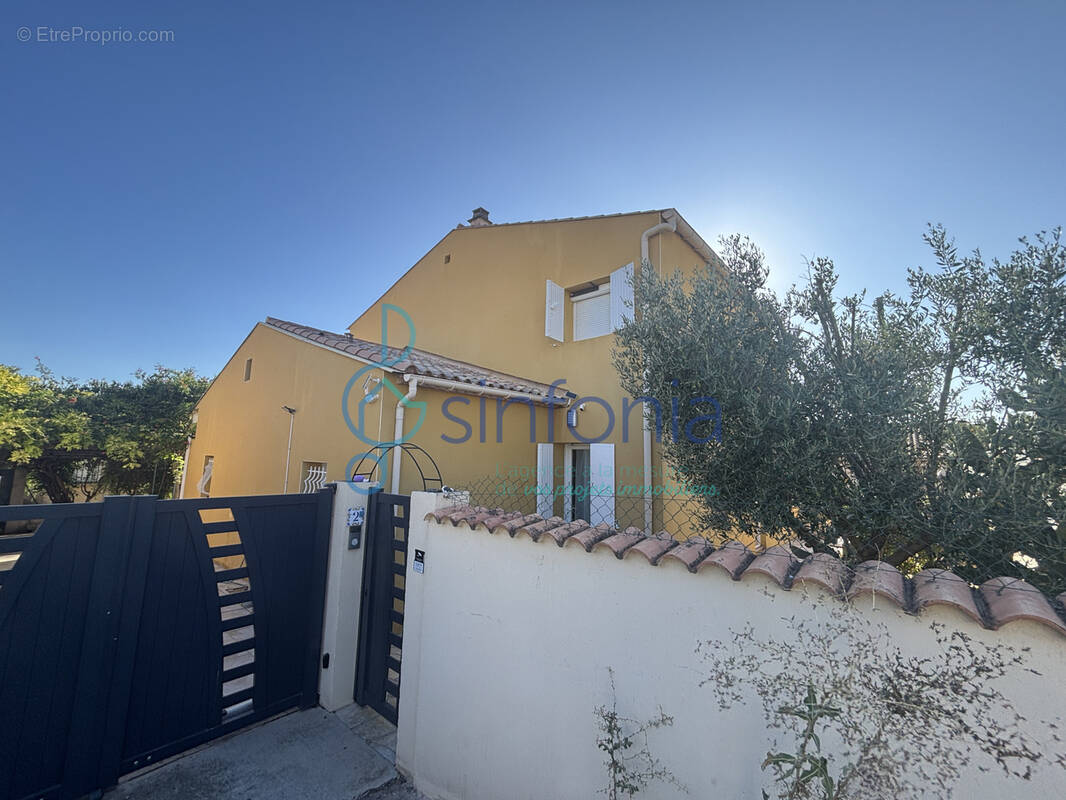 Maison à GALLARGUES-LE-MONTUEUX