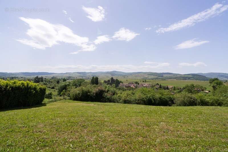 Maison à CHEVAGNY-LES-CHEVRIERES