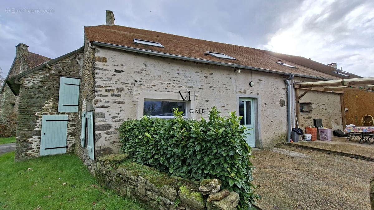 Maison 169 m² à Saint-Pierre-Des-Nids  - photo 2