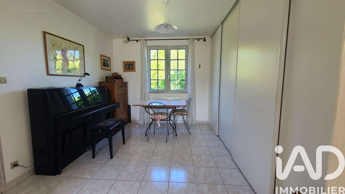 Photo 8 - Maison à LA BREILLE-LES-PINS