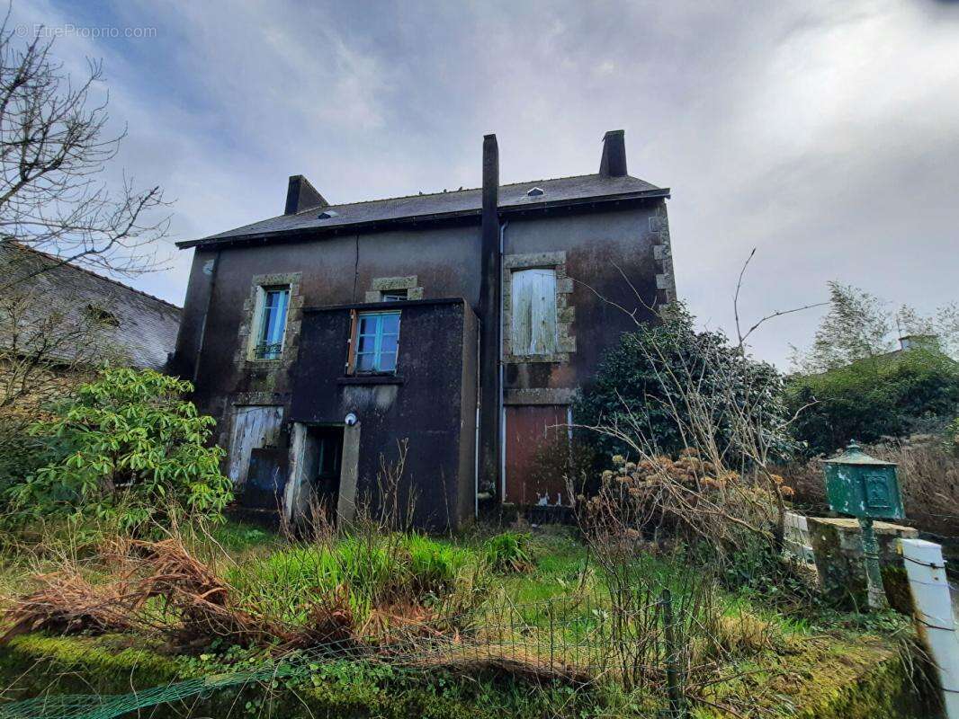 Laz (29520) maison de caractère de 239 m² garage et jardin - photo 3