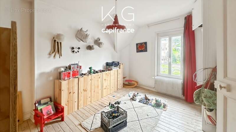 Maison à LA RIVIERE-SAINT-SAUVEUR