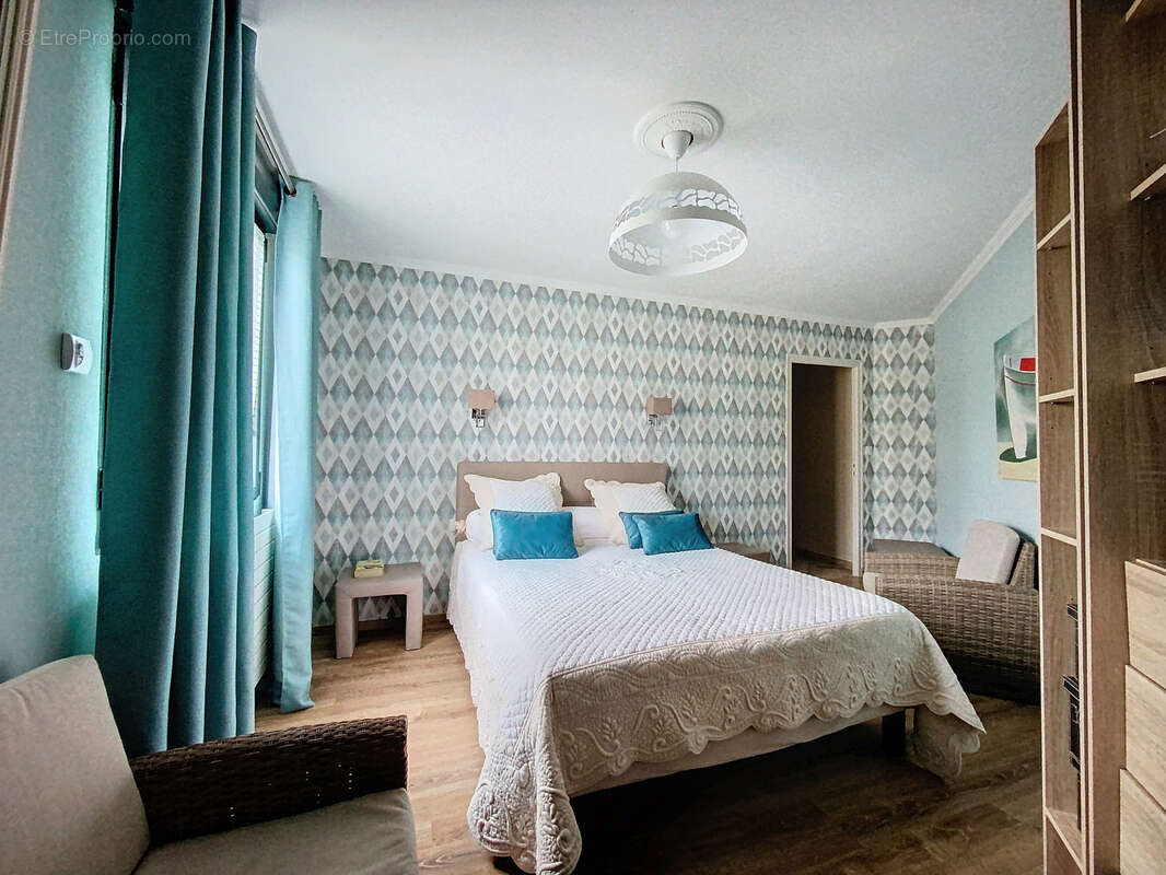 Maison à DONVILLE-LES-BAINS