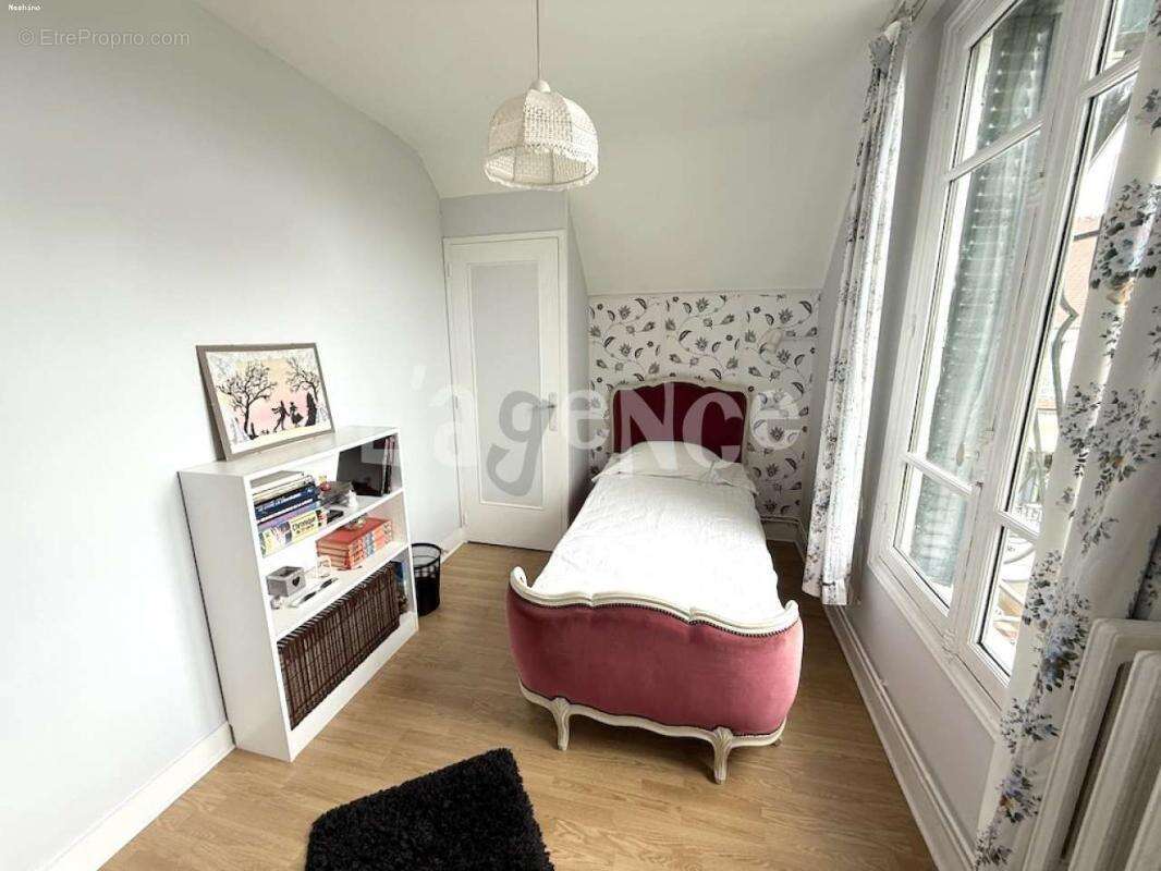 Maison à CLAYE-SOUILLY