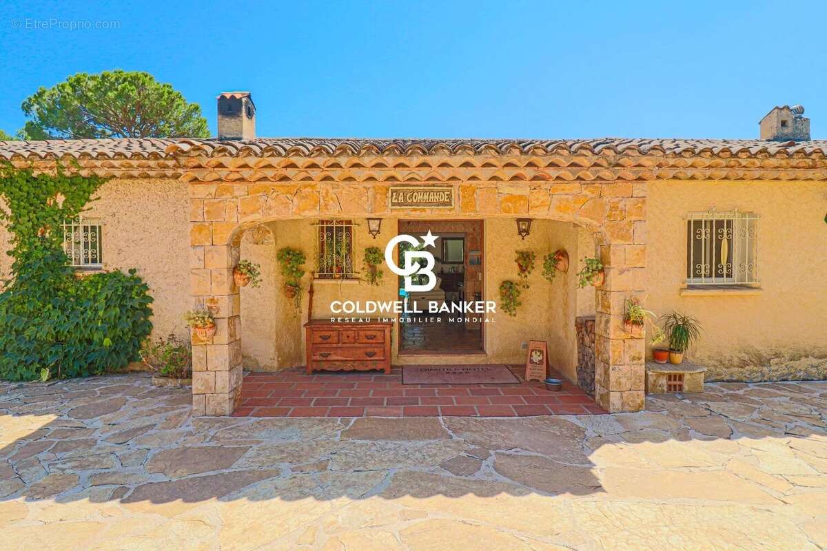 Maison à ROQUEBRUNE-SUR-ARGENS