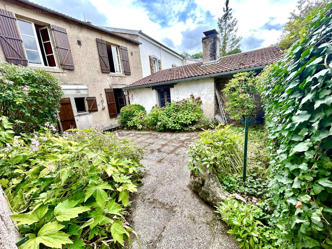 Maison à CONTREXEVILLE