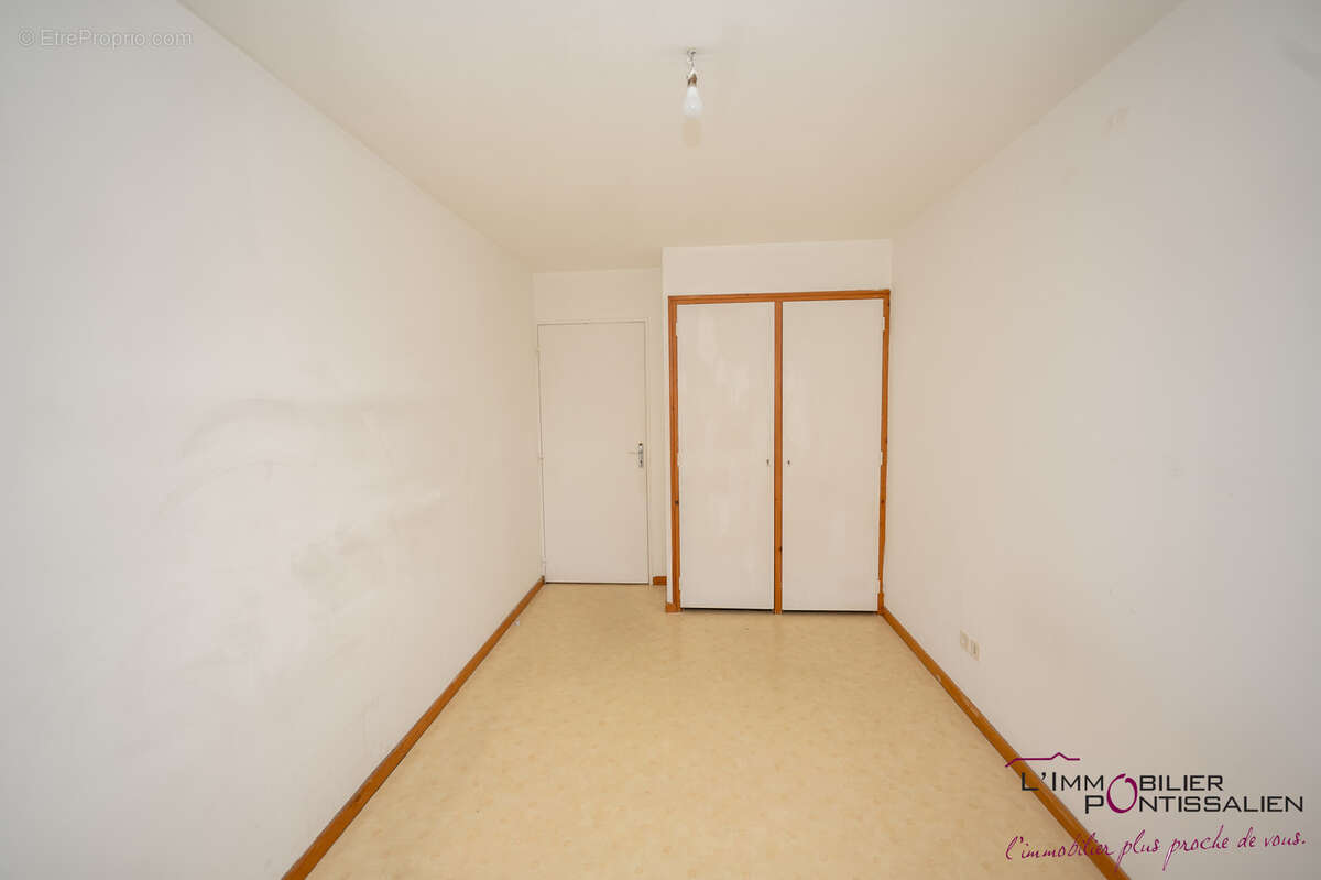 Appartement rez-de-chaussée Type 2 Rochejean centre village - photo 12