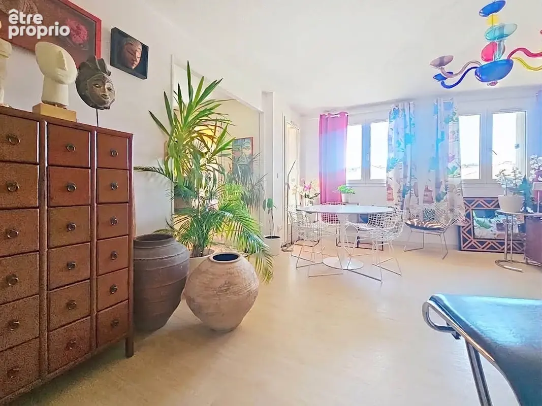 Villeneuve les Avignon centre. Appartement 4 pièces avec balcon et cave - photo 3