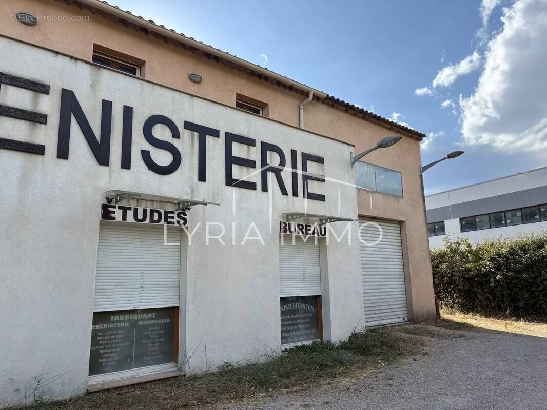 Commerce à TOURRETTES