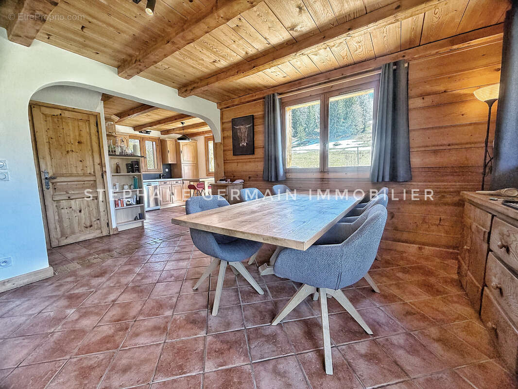 Maison à DEMI-QUARTIER