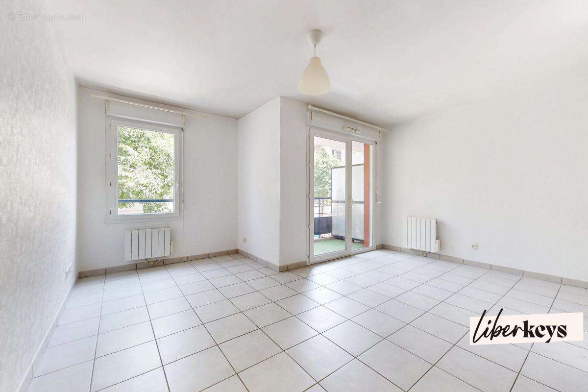 Appartement à MEYZIEU