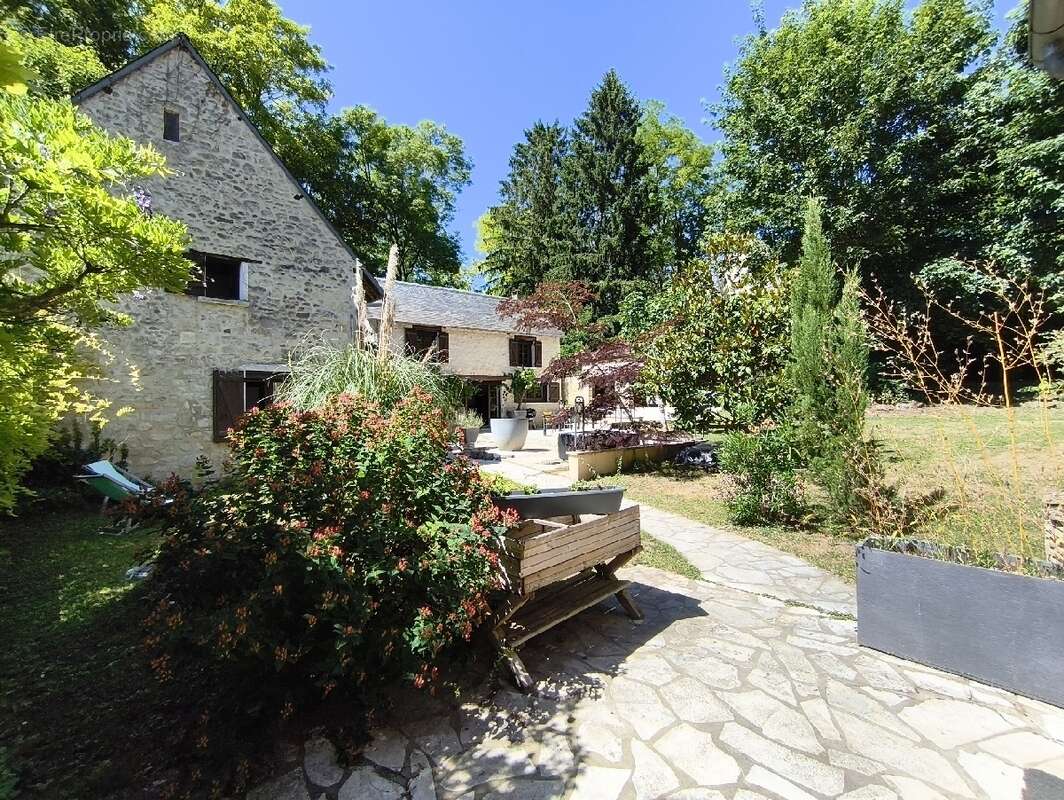 Maison 213 m² à Vallangoujard  - photo 11