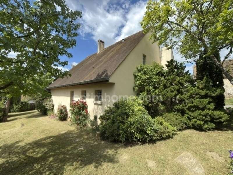 Maison à SAINT-CYR-SOUS-DOURDAN