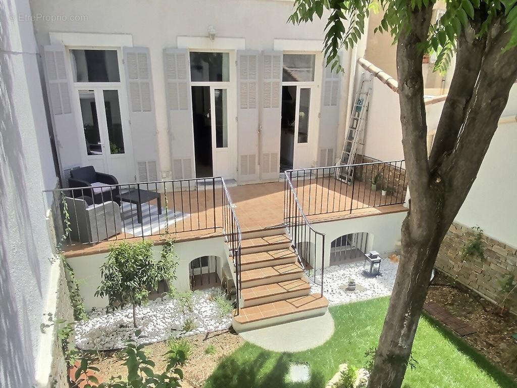Appartement à MARSEILLE-1E