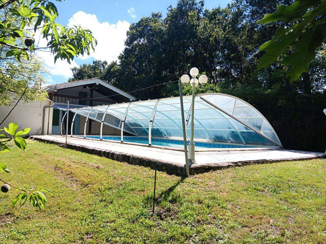 Propriété de 141 m2   avec  piscine - photo 14