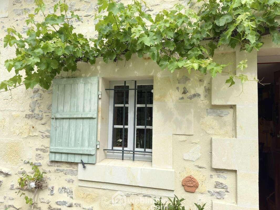 Maison 198 m² à Saint-Sulpice  - photo 2