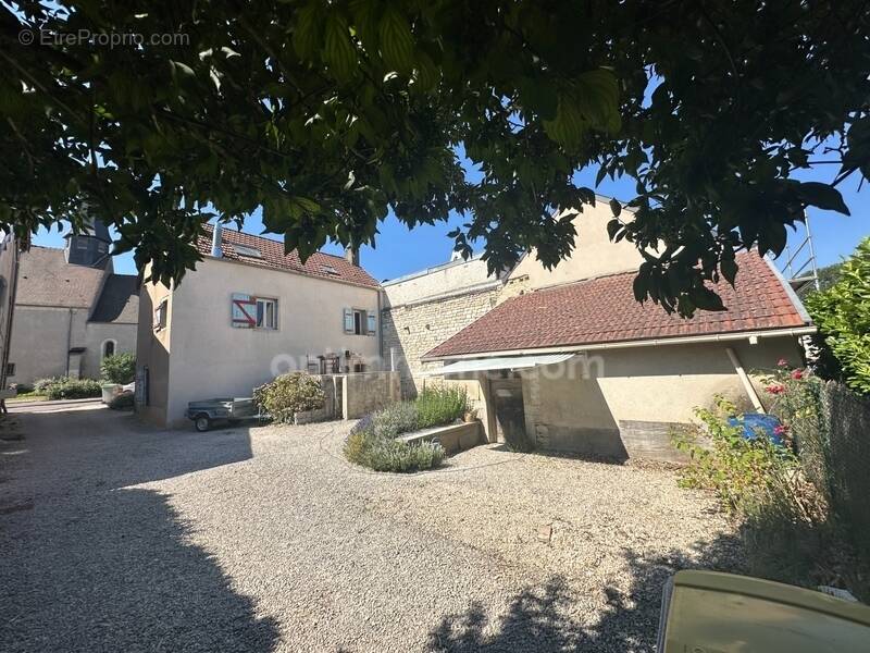 Maison à BELLEFOND