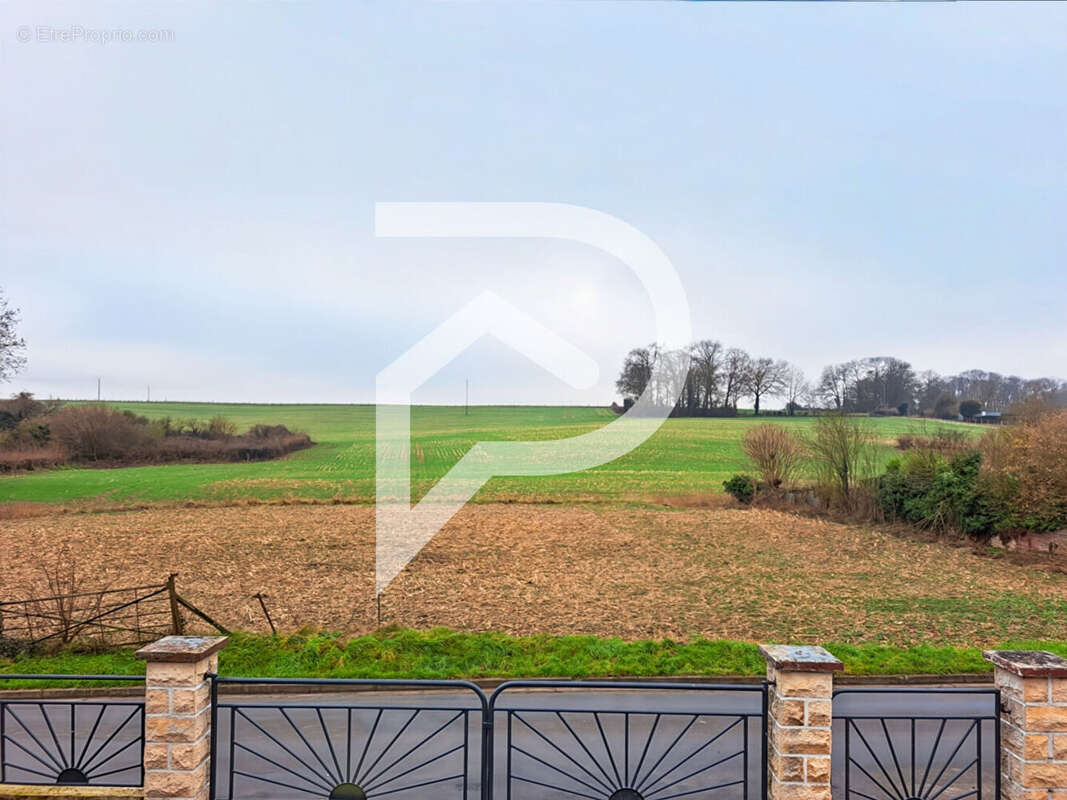 Maison à CREVECOEUR-LE-GRAND